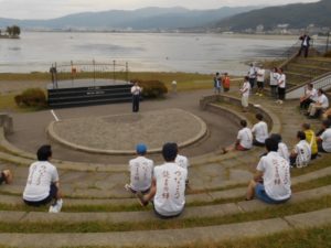  開会あいさつをする中島実行委員長