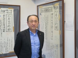  手書きの「壁新聞」などを展示している震災伝承施設「石巻ニューゼ」で