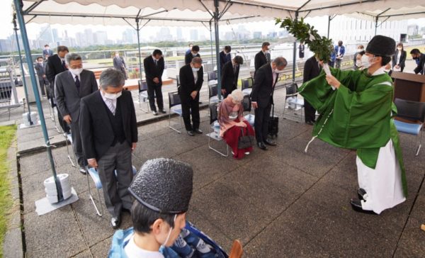  関係者が集まり航空取材などの安全を祈願した第８１回毎日神社例大祭