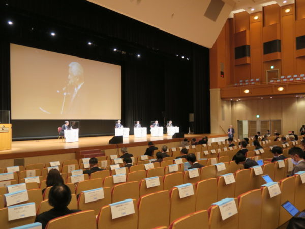  11月26日に神戸市で開催された第73回新聞大会