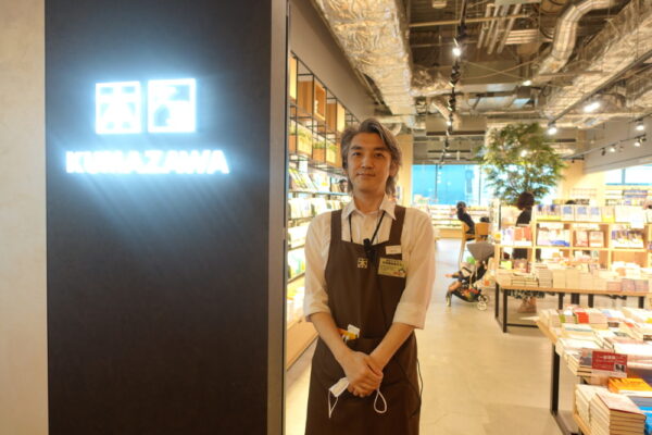 くまざわ書店田町店 セルフレジ導入でスタッフと顧客の距離近づく 文化通信デジタル