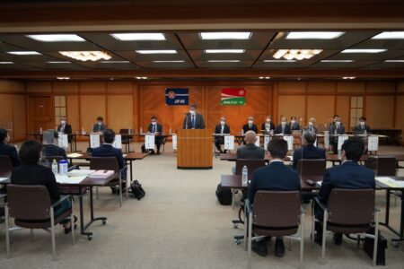  本社特別会議室で開かれた道新会連合会総会