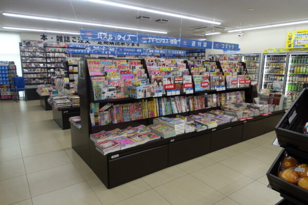  店舗の奥にある書店部分