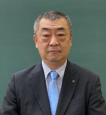  山本章雄氏