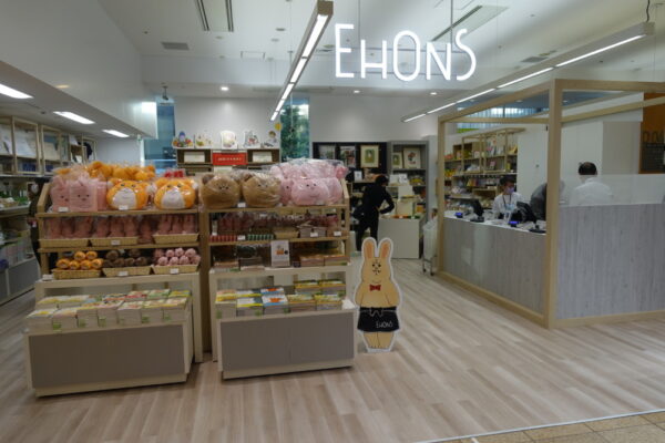  丸善丸の内本店に約20坪で開設したEHONS TOKYO