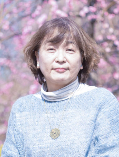  さこ・まゆみ＝１９４８年岡山県生まれ。大阪市立大学文学部国文学科卒業。１９７４年、文芸誌「ＰＯ」を創刊、同時に竹林館を設立。現在、代表取締役