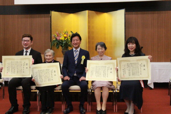  左から川井田さん、渡邉さん、野間会長、工藤さん、猿木さん