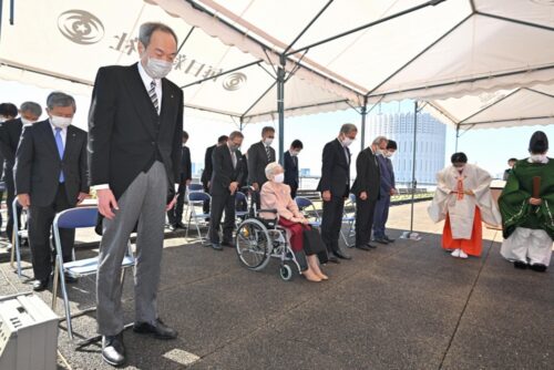  関係者が集まり航空取材などの安全を祈願した第８３回毎日神社例大祭