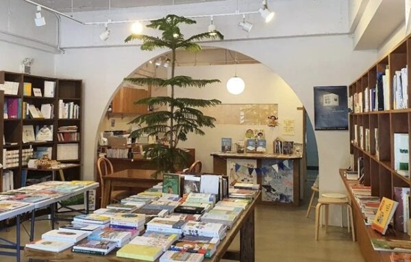  クムトル本屋の2号店「犀本屋」