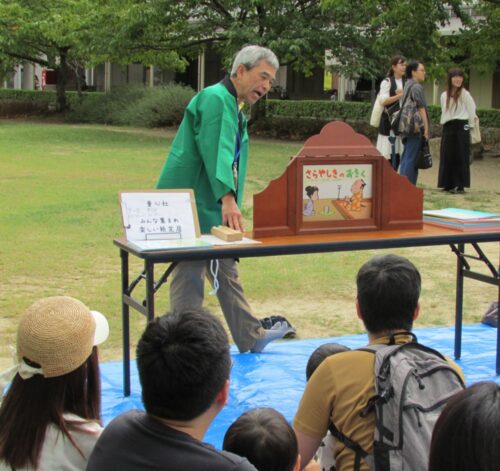  森理事長も紙芝居に登場 （童心社「みんな集まれ 楽しい紙芝居」コーナー）