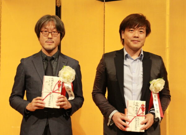  左から受賞者の三浦さん、平野さん