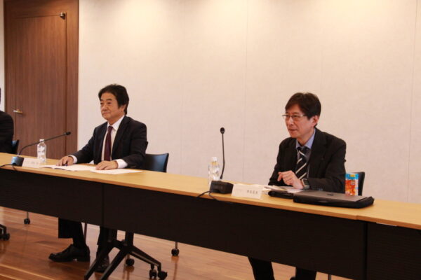  左から黒坂代表取締役社長、唐島夏生代表取締役会長