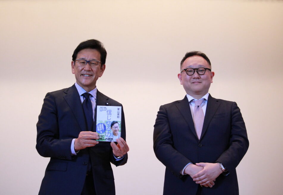 講談社 侍ジャパン前監督・栗山氏 書籍刊行記念で書店未来研・松信理事長と対談 The Bunka News デジタル
