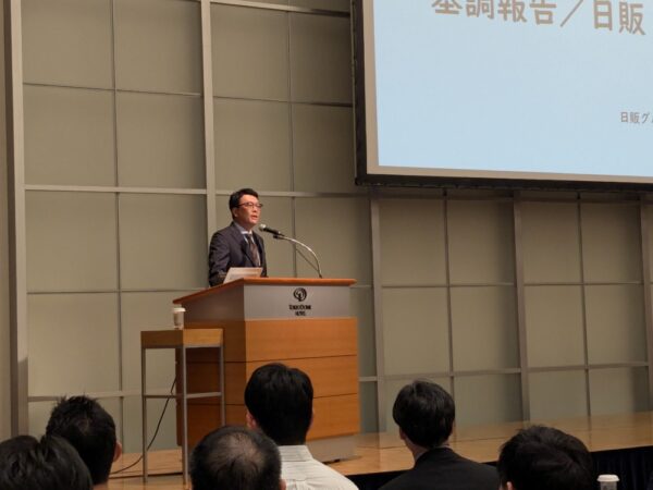  経営方針を説明する富樫社長