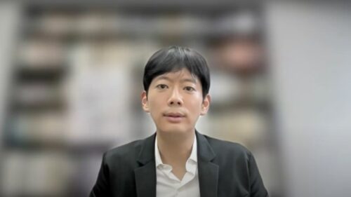  オンラインセミナーを行う篠原氏