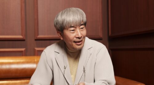  はば・よしたか氏 　慶應義塾大学法学部卒業後、2005年に有限会社BACH（バッハ）を設立。人と本の距離を縮めるため、公共図書館を中心に病院や学校、ホテル、企業ライブラリーのキュレーションを手掛ける。NHKテレビ「理想的本箱 君だけのブックガイド」では選書家として出演。京都「鈍考／喫茶」主宰。