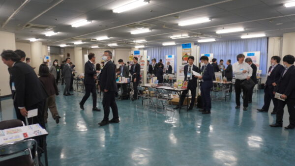  昨年10月30日に開かれた第13回書店大商談会の会場