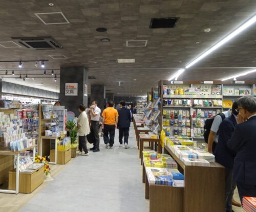  220坪に増床した二条駅店