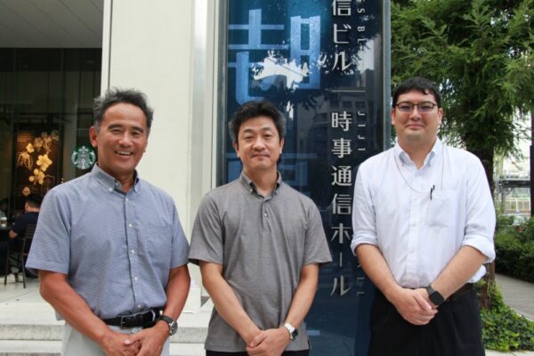  左から朝賀室長、林部長、川上さん