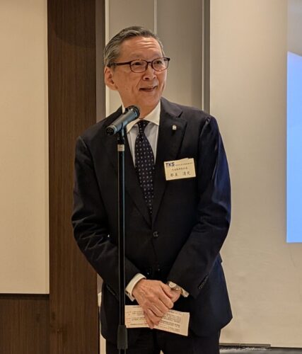  あいさつする都並社長