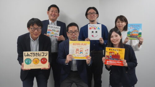  武井課長（前段左）と各社の営業担当者