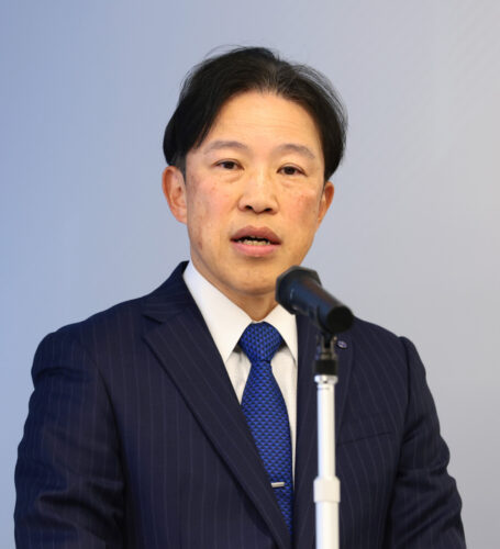  創立記念式典で「グループ全体で経営を多角化していく」と話す堀井社長