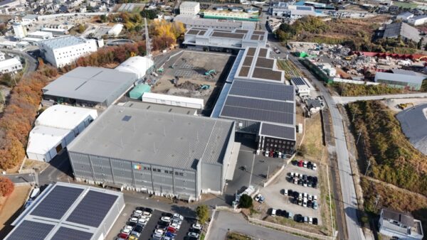  庄和流通センターの全景。工事が始まった第4期増築工事