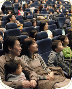  大スクリーンで絵本を体感