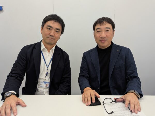  田中氏（左）と前田代表