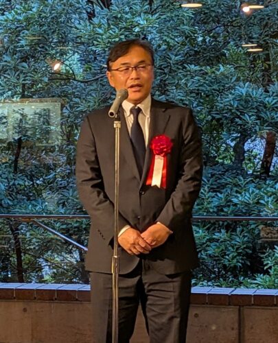  英オックスフォード大学出版局に近づきたいと抱負を語った中島理事長