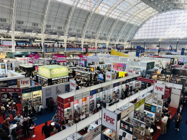  1005社が出展、昨年の1割増になる3万3000人が訪れた