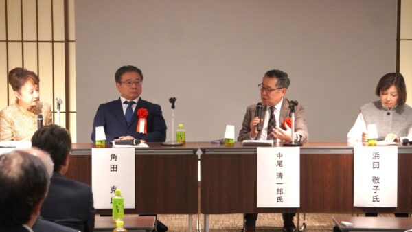  新聞経営者とジャーナリストが未来の「新聞」を探る