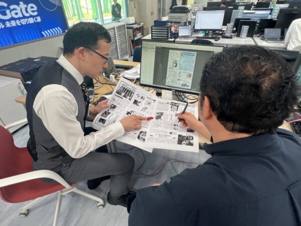 担当ディレクターによる紙面修正