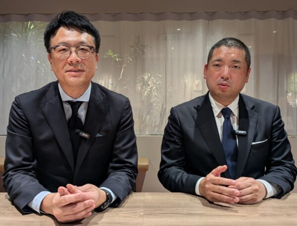  富樫社長（左）と田中副社長