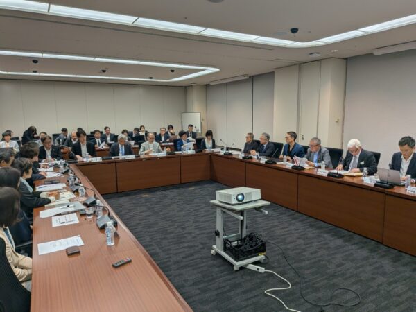  出版業界関係者や作家なども参加した協議会の第2回会合