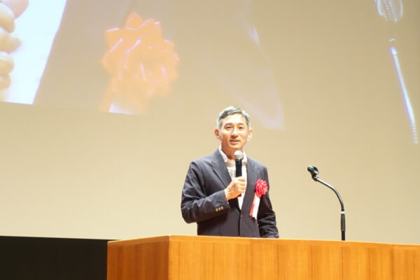  ためすえ・だい氏 　1978年生まれ広島市出身。男子400mハードル日本記録保持者。現在は人間の可能性と社会包摂をテーマに研究・発信を続ける。著書に『熱達論』（新潮社）、『諦める力』（プレジデント社）など