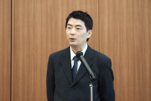  第30期の計画などについて話す大羽社長