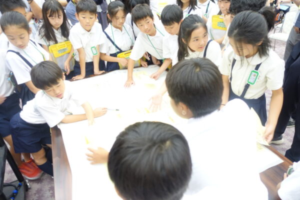  「ウェルビーイングなまちとは何か」をテーマに新聞づくり（広島市立竹屋小学校）