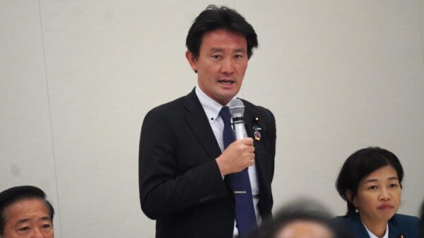  書店議連総会に駆け付けた井林国交相